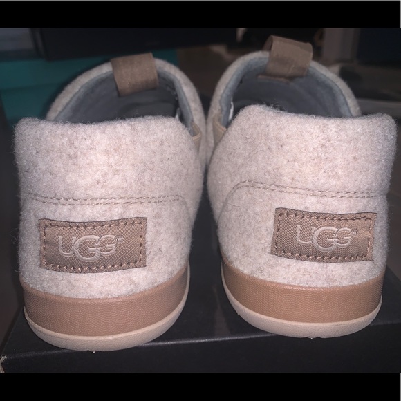 Men’s Uggs - (M Hanz) lightly worn; unique - Picture 3 of 4